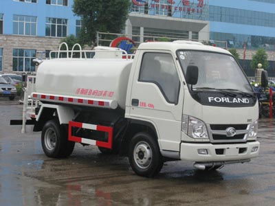 內(nèi)江綠化灑水車與飼料車 城市管理與農(nóng)業(yè)發(fā)展的雙輪驅(qū)動