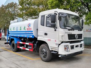 農(nóng)藥噴霧車與飼料車 現(xiàn)代農(nóng)業(yè)中的專用車輛應用對比